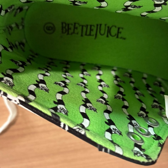 Beetlejuice Women's High Top Sneakers Size 6 - Picture 10 of 11